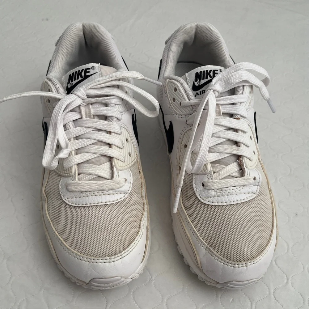 Nike Air Max 90 white and black sneakers DH8010-101